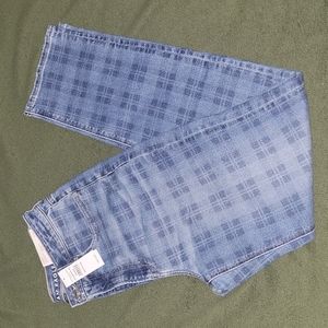 NEW. American Eagle plaid print Mom Jeans. Women's 8 XLong